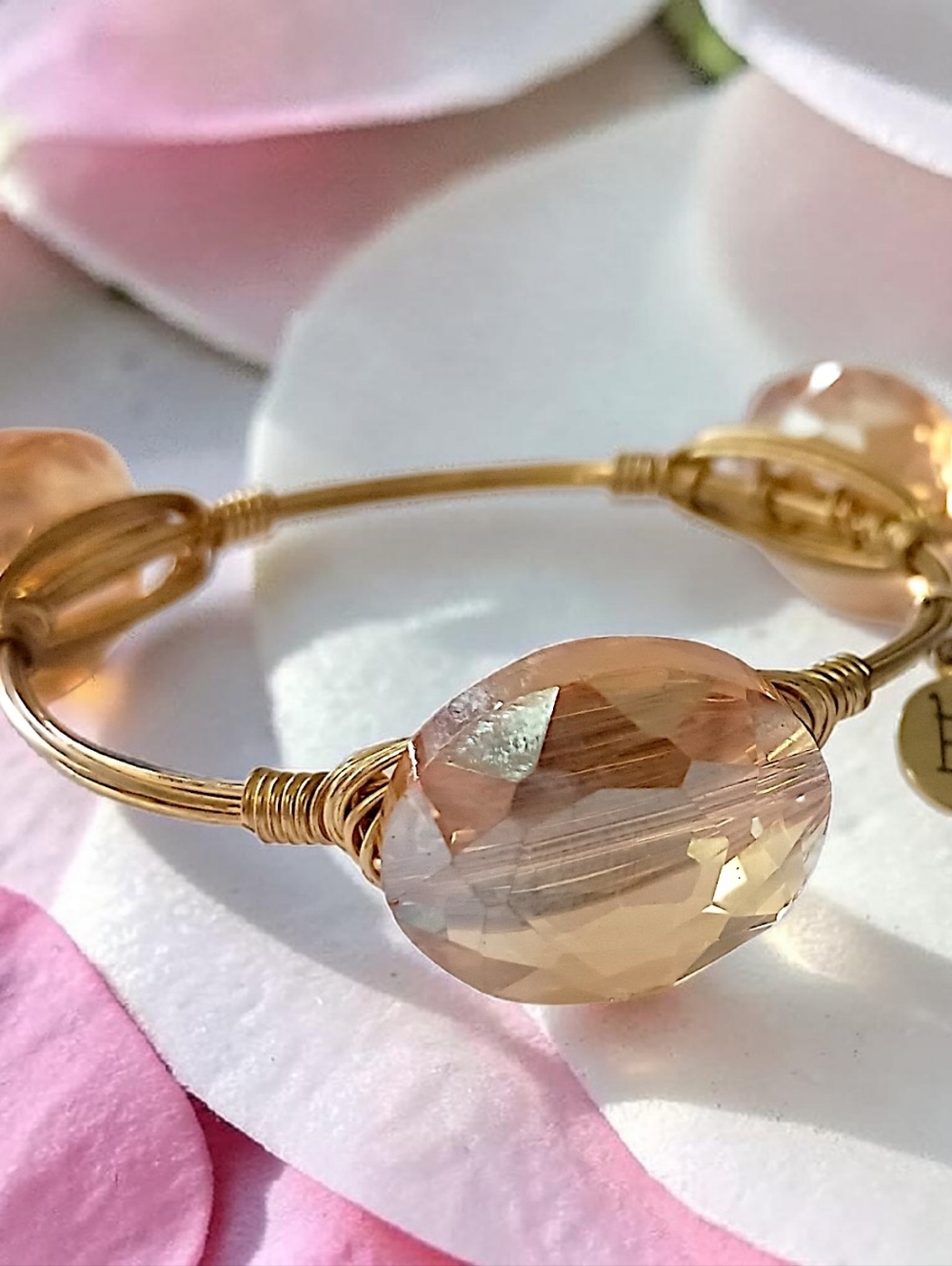 BB Bourbon & Bowties Bangle Bracelet Amber Faceted Glass Wrapped‎ Wire Gold Tone